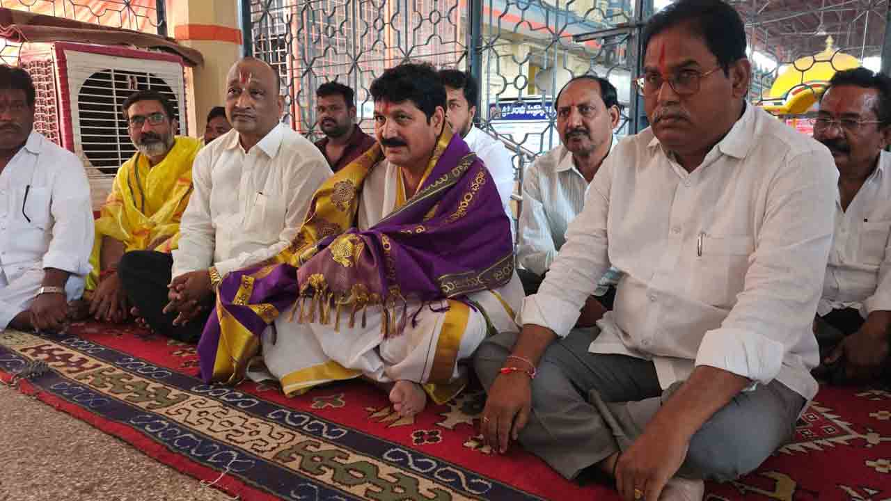 రామయ్య సేవలో భద్రాచలం ఎమ్యెల్యే డాక్టర్ తెల్లం