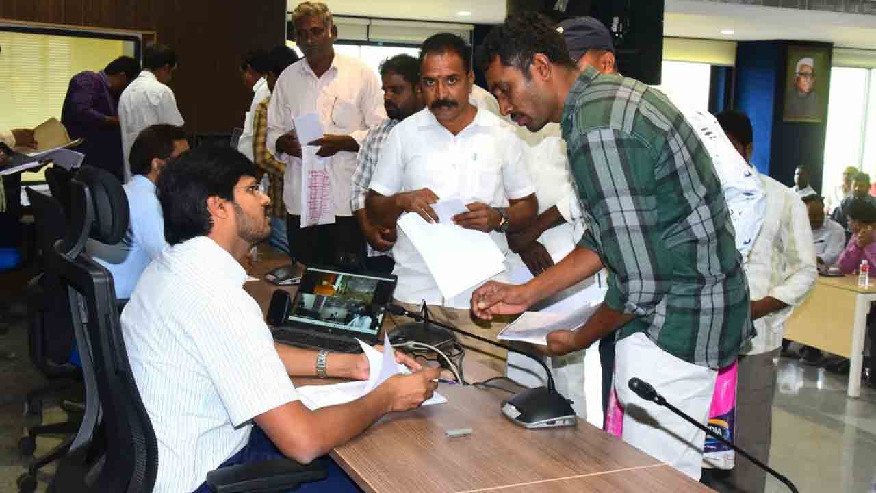 అర్జీలను సత్వరమే పరిష్కరించాలి : ఖమ్మం కలెక్టర్‌ వీపీ గౌతమ్‌