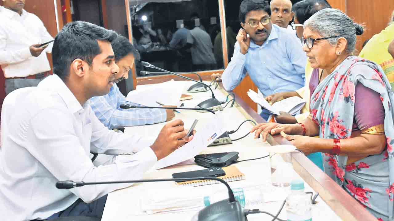 ప్రజావాణిలో ఫిర్యాదుల వెల్లువ