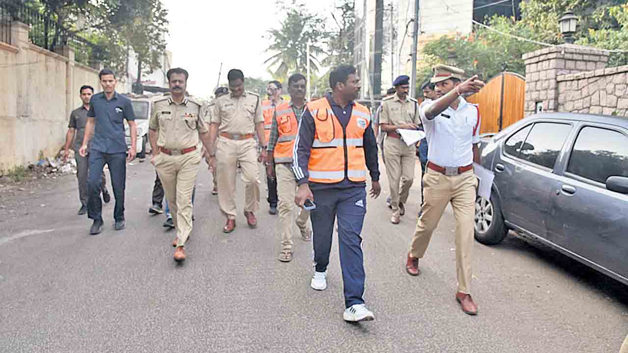 Hyderabad | ట్రాఫిక్‌ సమస్యల పరిష్కారానికి చర్యలు