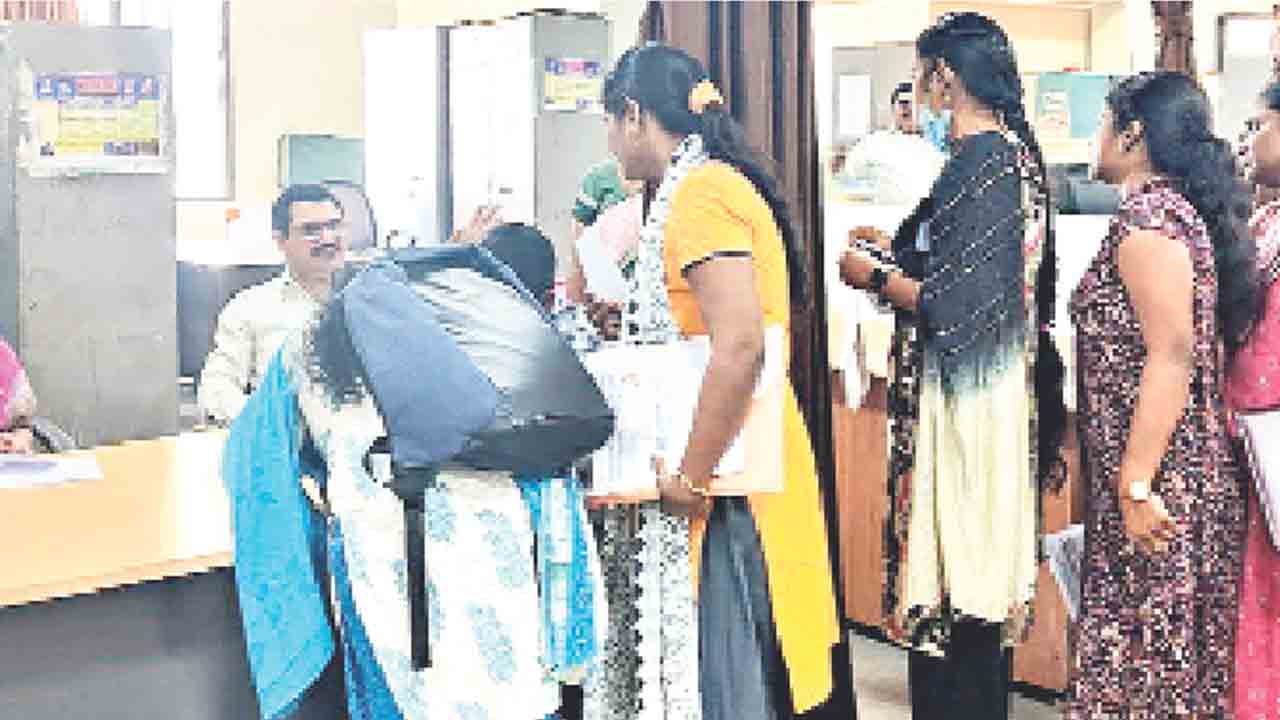జిల్లాకు 240 మంది స్టాఫ్ నర్సులు