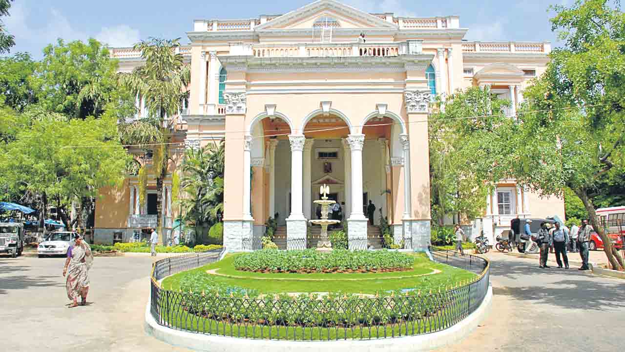 వేలానికి అమెరికా కాన్సులేట్‌ వస్తువులు