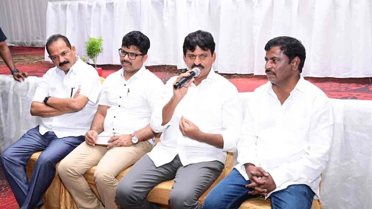 రాష్ట్ర ఆర్థిక పరిస్థితి బాగాలేకున్నా.. ‘ఆరు గ్యారెంటీల’ను అమలు చేసి తీరుతాం