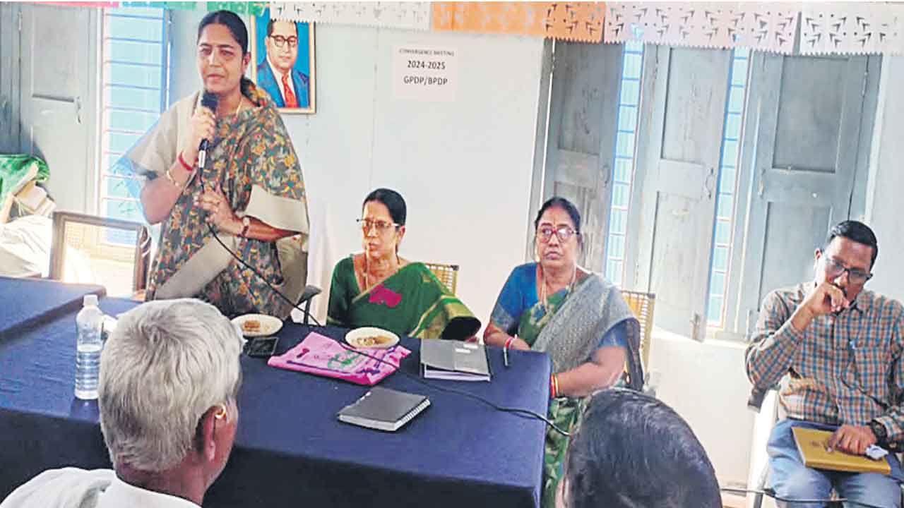 అభివృద్ధిపై దృష్టి సారించాలి