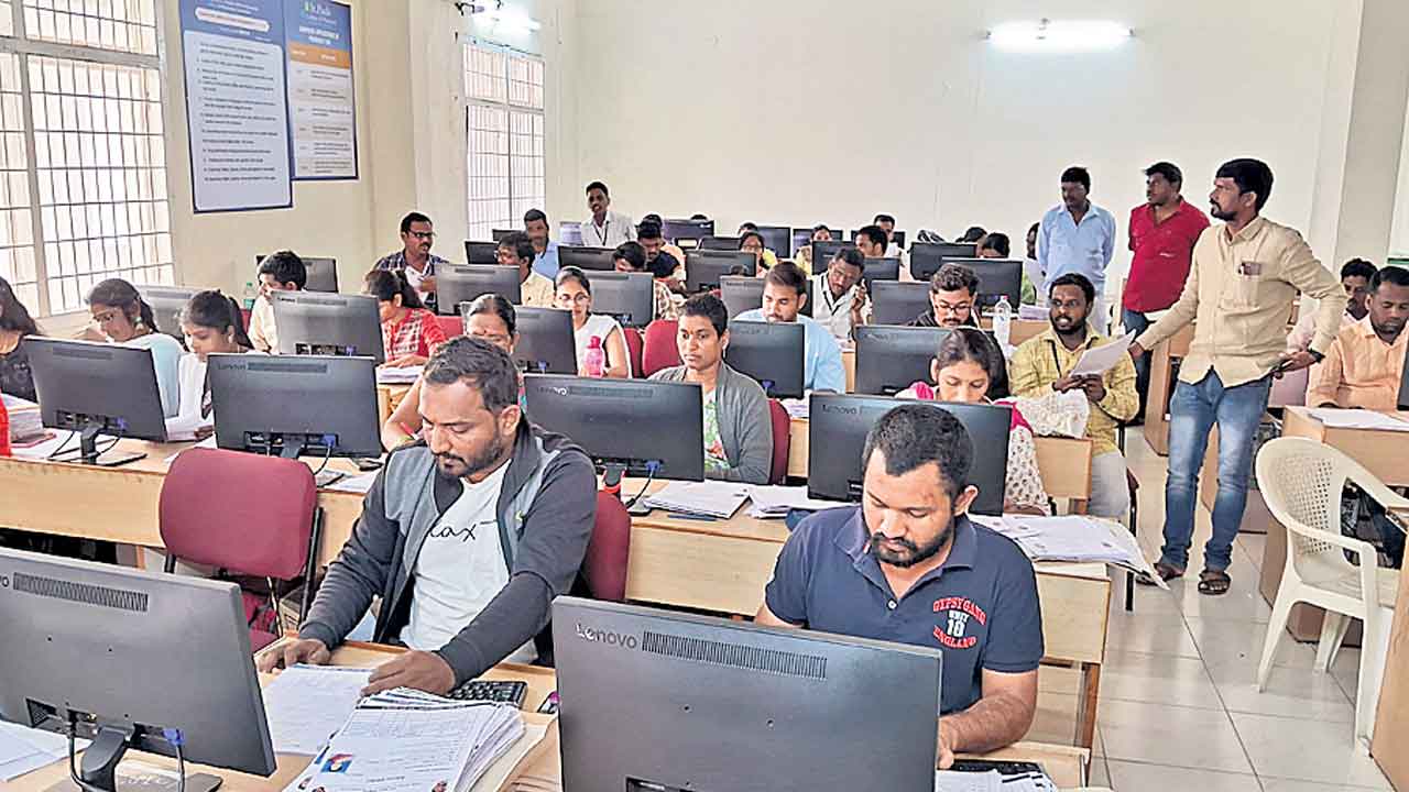 డాటా ఎంట్రీలో నిర్లక్ష్యం..!