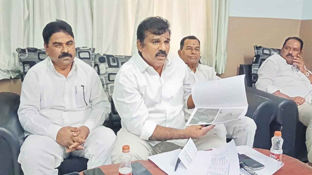 రూ.90కోట్ల అభివృద్ధి పనులు నిలిపివేత