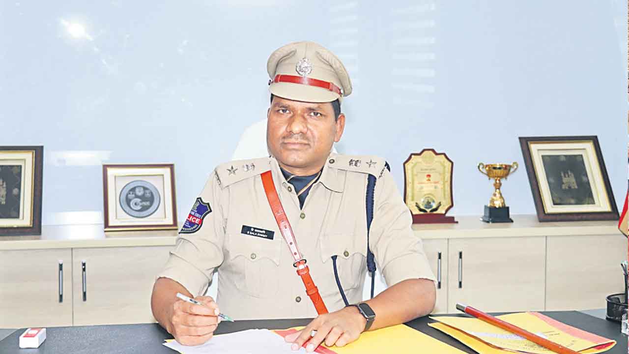 అందరికి అందుబాటులో ఉంటా