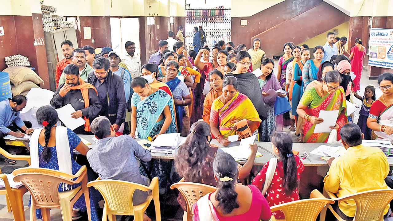 ఆరు గ్యారెంటీలు.. ఆరు సవాళ్లు