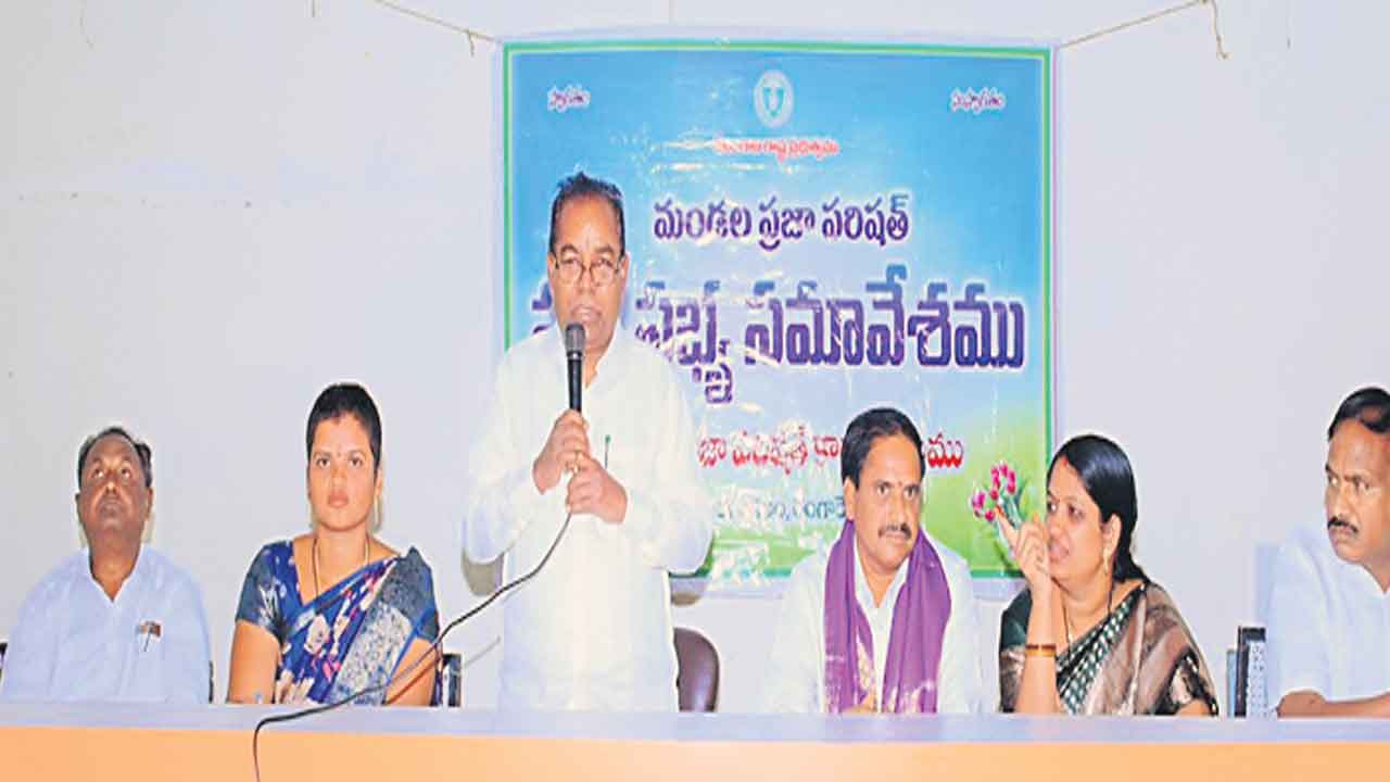 అధికారులు జవాబుదారీగా ఉండాలి