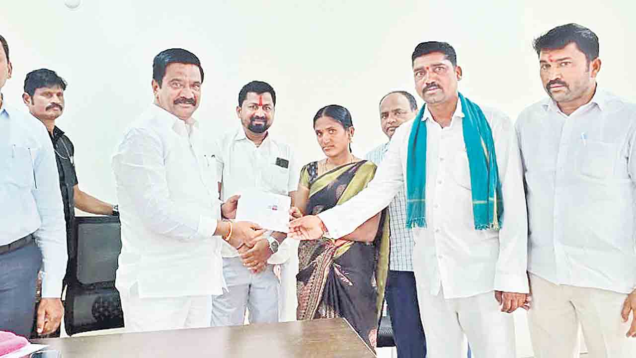 అభివృద్ధి పనులు త్వరితగతిన పూర్తిచేయాలి