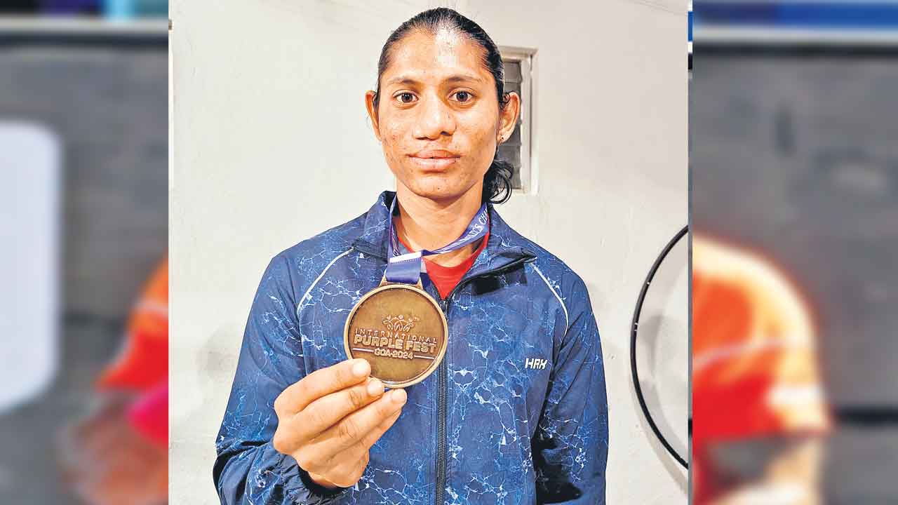 దీప్తి పసిడి పరుగు