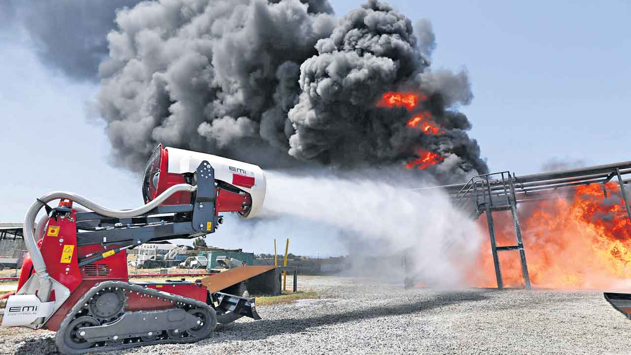 40 కోట్లతో భారీ హైడ్రాలిక్‌ ఫైర్‌ ఫైటర్‌