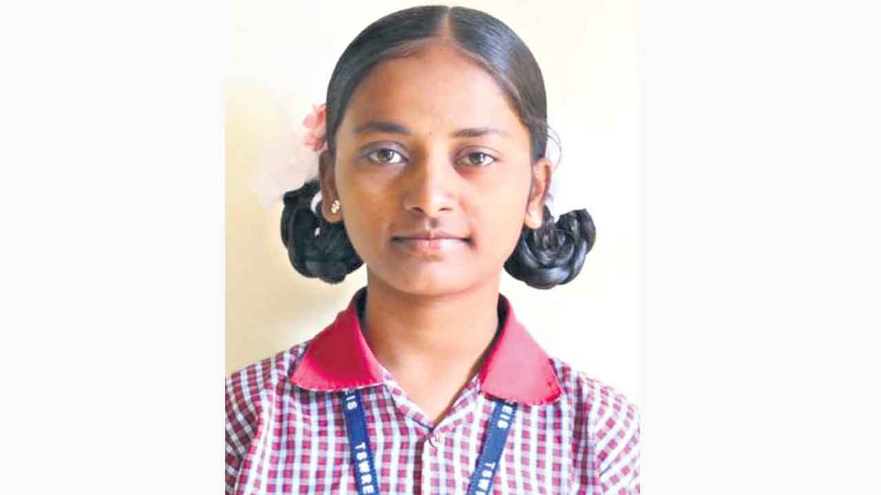 గురుకులంలో ఇంటర్‌ విద్యార్థిని ఆత్మహత్య