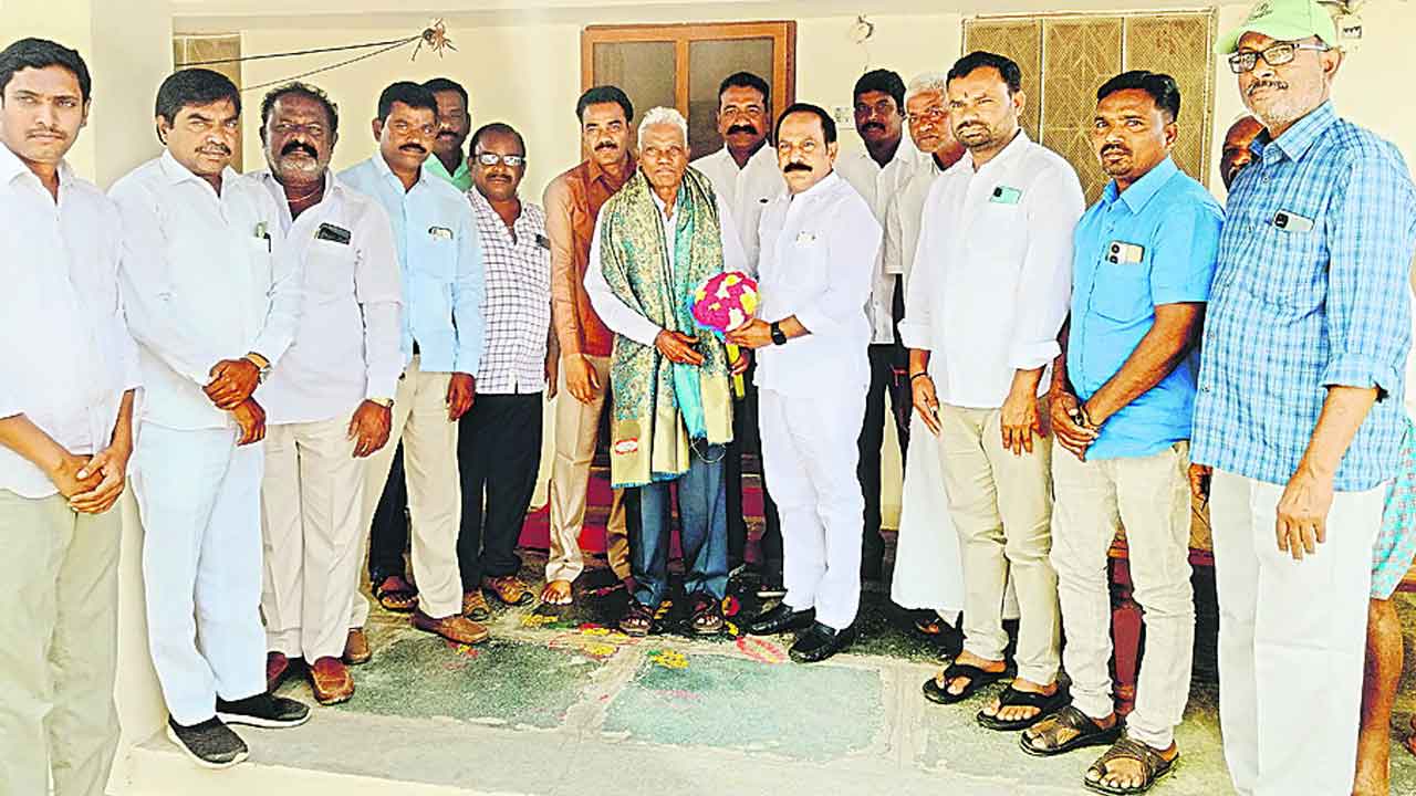 కేసీఆర్‌ హయాంలోనే సర్కారు స్కూళ్లకు పునరుజ్జీవం