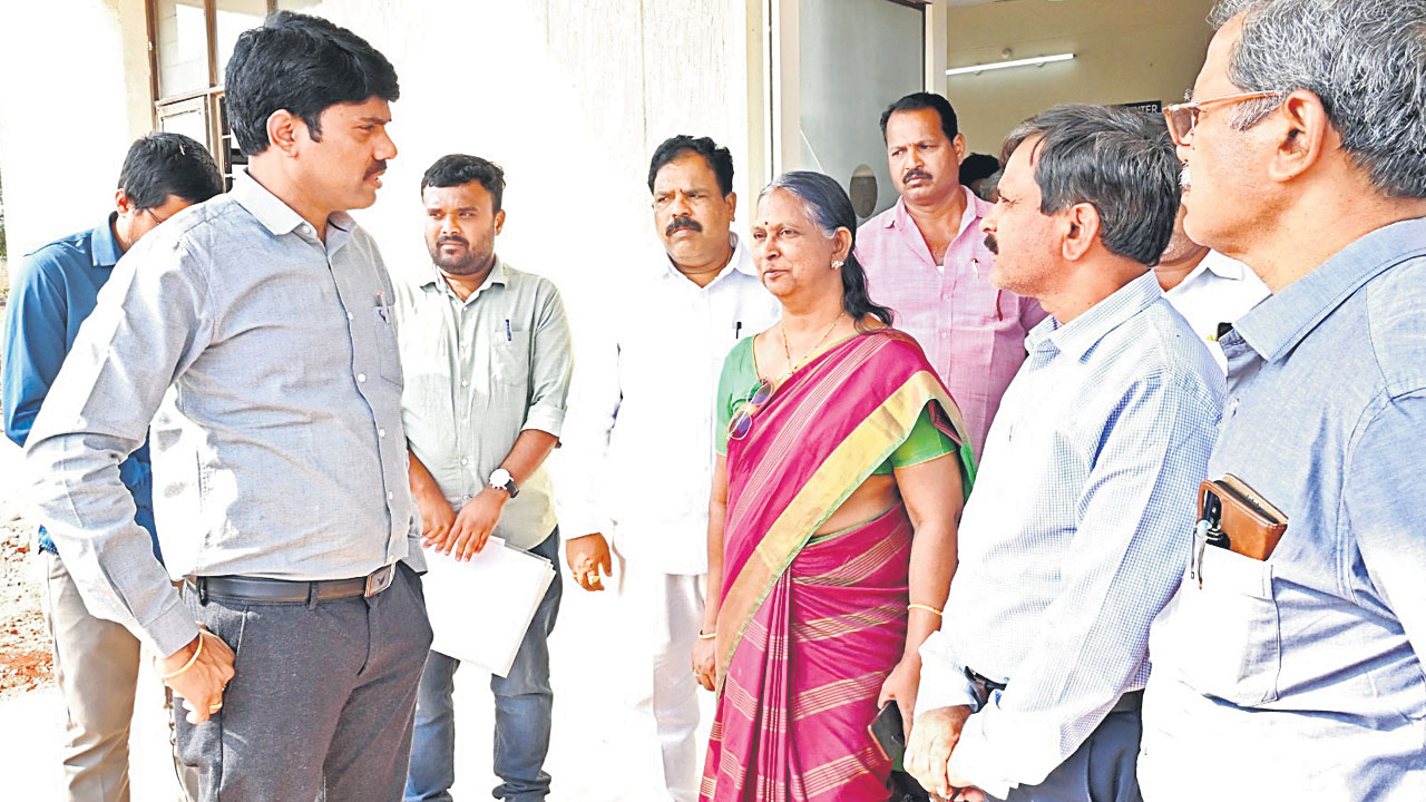 పారదర్శకంగా చేపట్టాలి వికారాబాద్‌ కలెక్టర్‌ నారాయణరెడ్డి