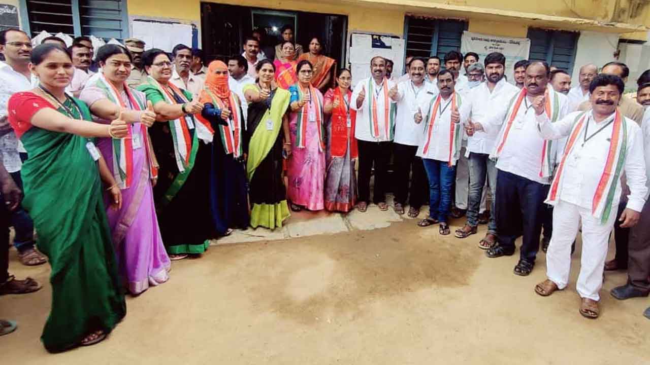 నేరేడుచర్ల మున్సిపల్‌ చైర్మన్‌పై నెగ్గిన అవిశ్వాసం