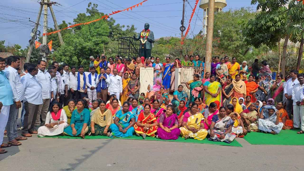 దళిత ప్రజాప్రతినిధిపై అవిశ్వాసం దుర్మార్గం