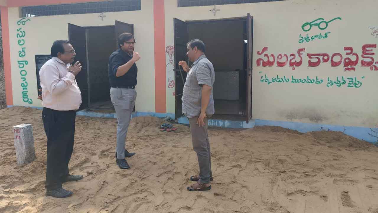 గద్దెల వద్ద లైటింగ్‌ ఏర్పాటు చేయాలి