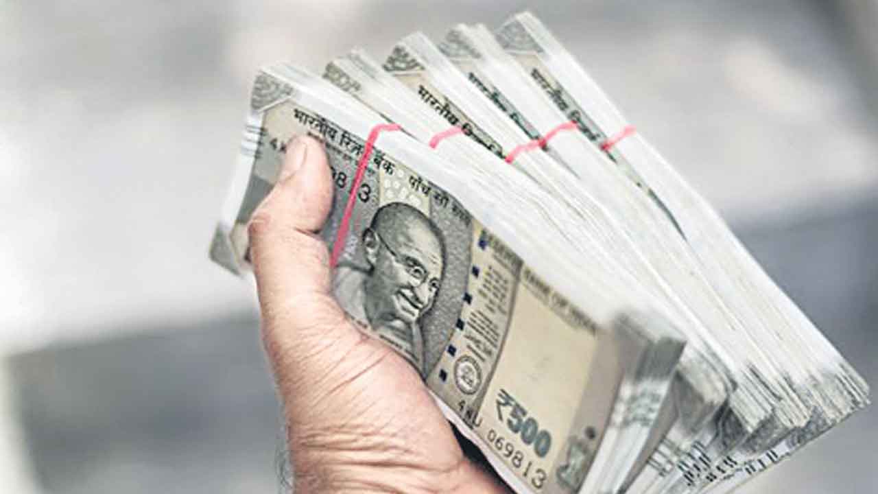 SBI | దేశంలో తగ్గిన ఆదాయ అసమానతలు: ఎస్బీఐ