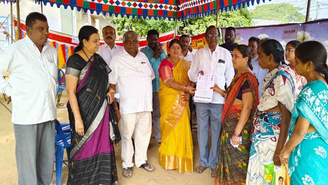 ఆరు గ్యారెంటీలు వర్తింపజేయాలి