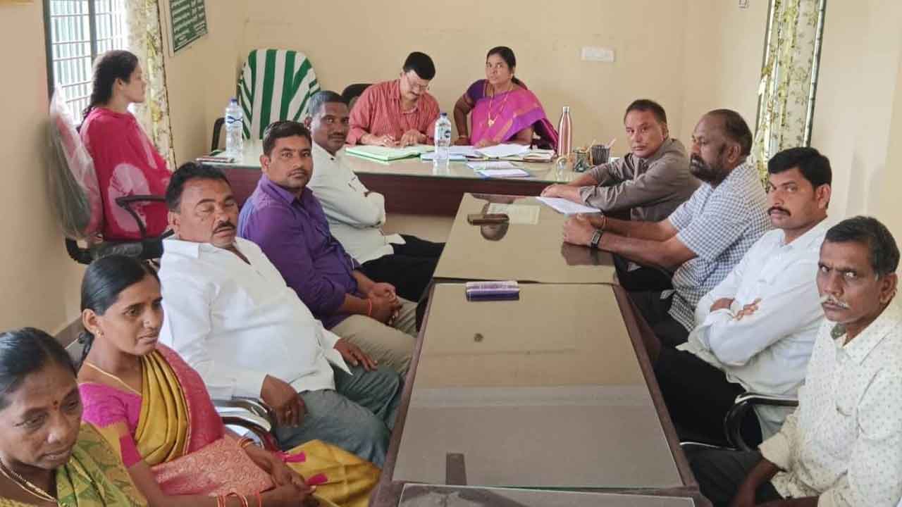 వీవీ పాలెంసొసైటీ చైర్మన్ పై అవిశ్వాస తీర్మానం