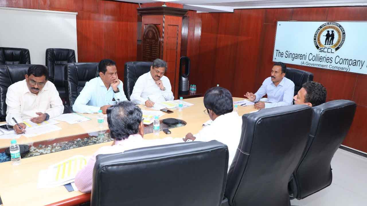 అంకితభావంతో పని చేసి వార్షిక బొగ్గు ఉత్పత్తి లక్ష్యాన్ని ఛేదిద్దాం