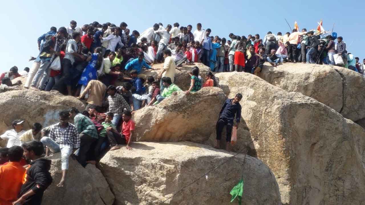 కిక్కిరిసిన ఎత్తం గట్టు