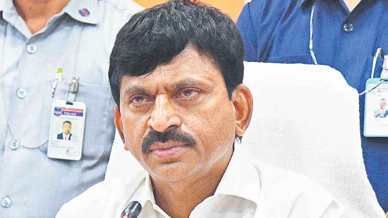 గ్రామానికో రెవెన్యూ ఉద్యోగి