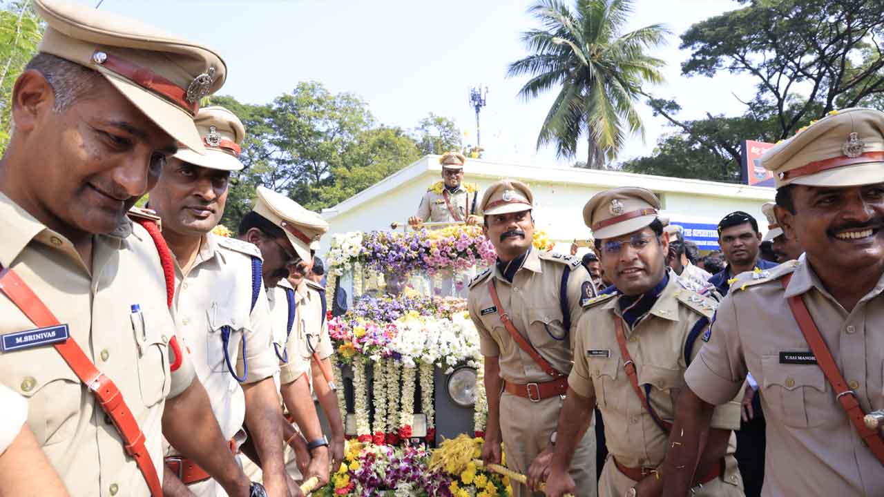 బాధ్యతలు స్వీకరించిన భద్రాద్రి ఎస్పీ