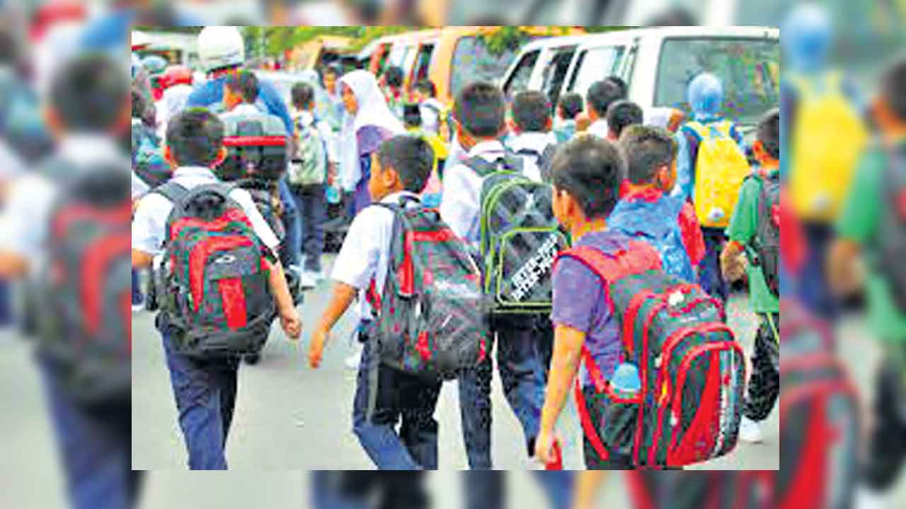 తగ్గనున్న ‘పది’ పుస్తకాల బరువు