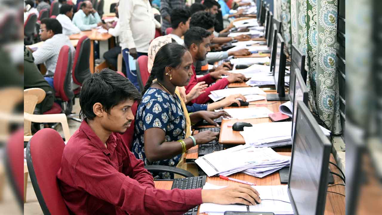 గ్యారెంటీలు మాత్రమే!