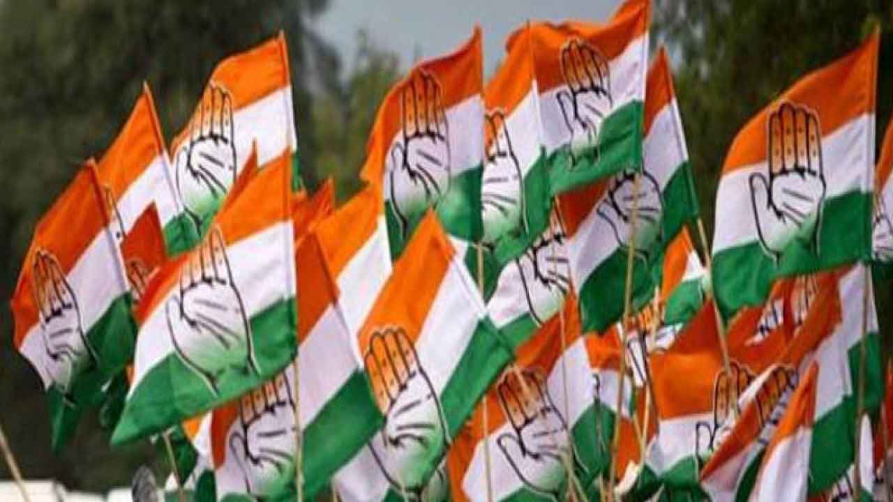 బీఆర్‌ఎస్‌ కార్యకర్తపై కాంగ్రెస్‌ నేతల దాడి