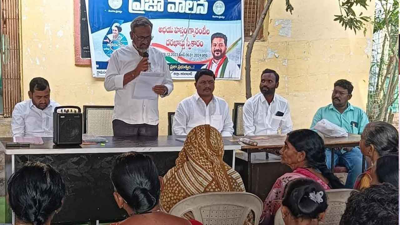 దరఖాస్తులు తప్పులు లేకుండా పూరించాలి