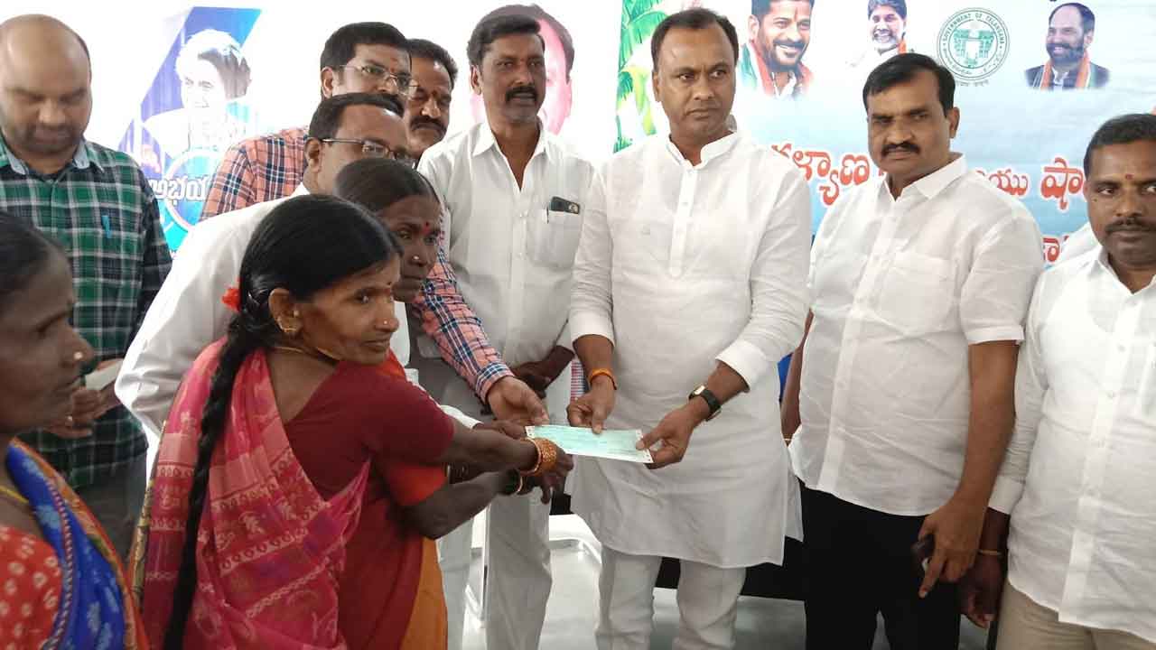 ప్రభుత్వ పథకాలను సద్వినియోగం చేసుకోవాలి