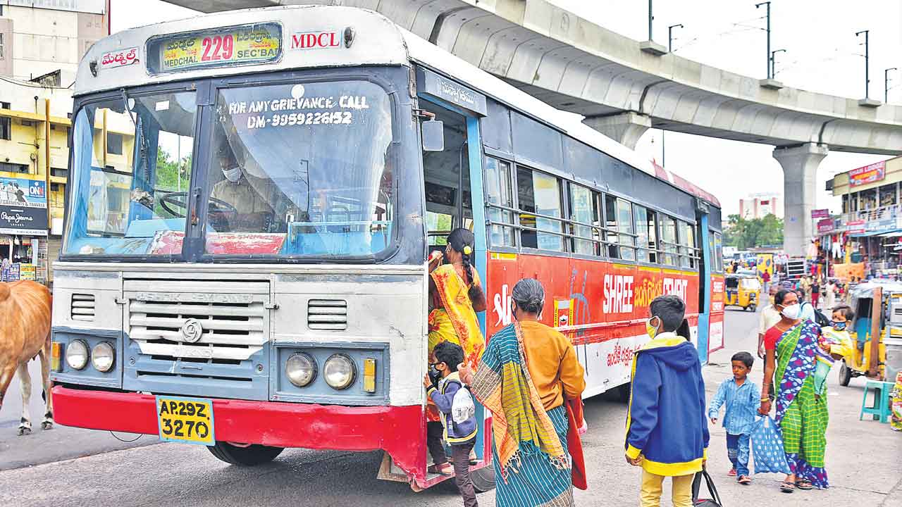 అద్దె బస్సులు అరకొరె