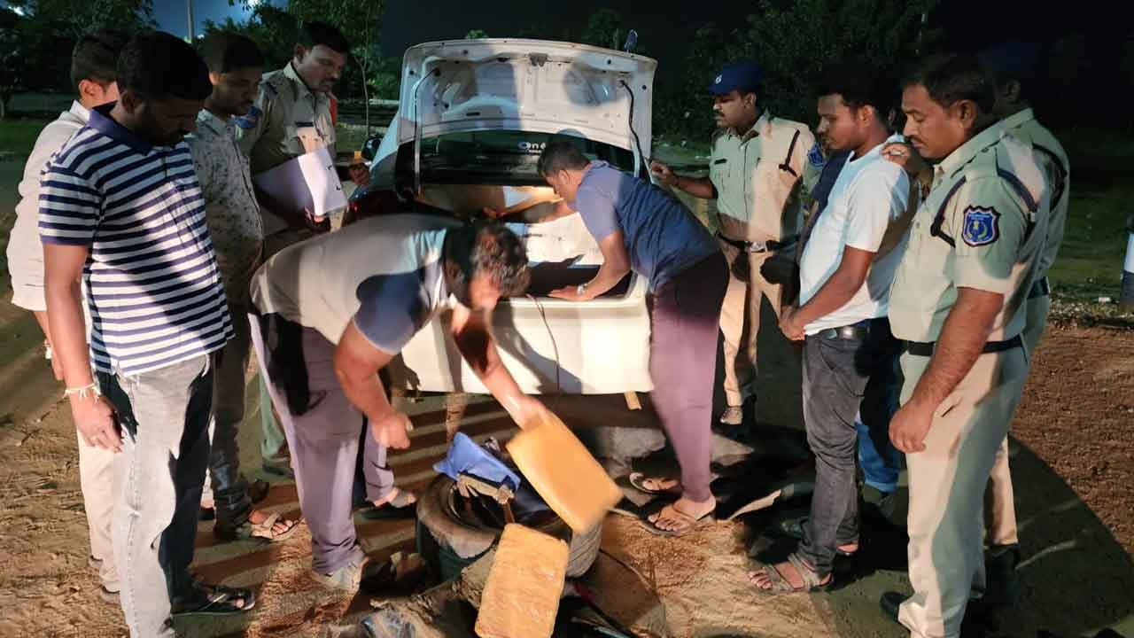 గంజాయిని తరలిస్తున్న ఇద్దరు అరెస్ట్‌