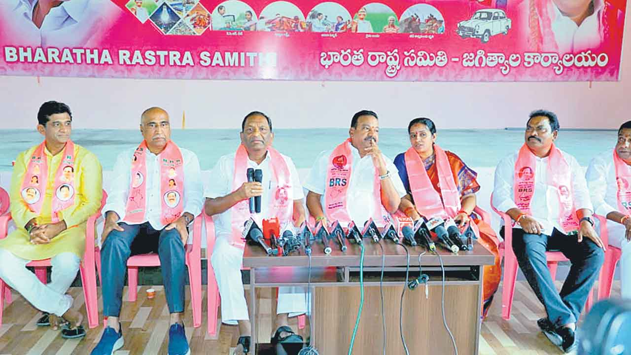 కాంగ్రెస్‌వన్నీ దొంగ వాగ్దానాలే