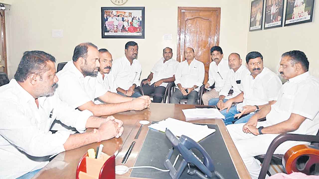 పార్లమెంట్‌ ఎన్నికల్లో బీఆర్‌ఎస్‌ను గెలిపించాలి