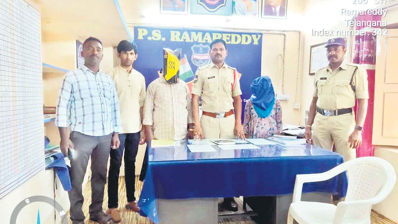 ఒంటరి మహిళలు, వృద్ధులే టార్గెట్