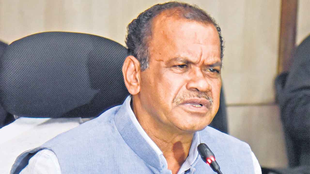 Minister Komatireddy | బీఆర్‌ఎస్‌ను బరాబర్‌ బొందపెడ్తం.. ఆ పార్టీ ఎమ్మెల్యేలను 39 ముక్కలు చేస్తం: మంత్రి కోమటిరెడ్డి