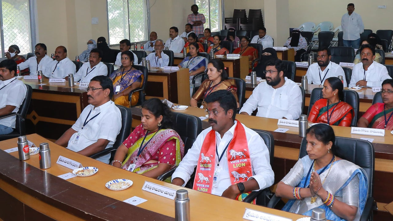 అధికారమే పరమావధి!