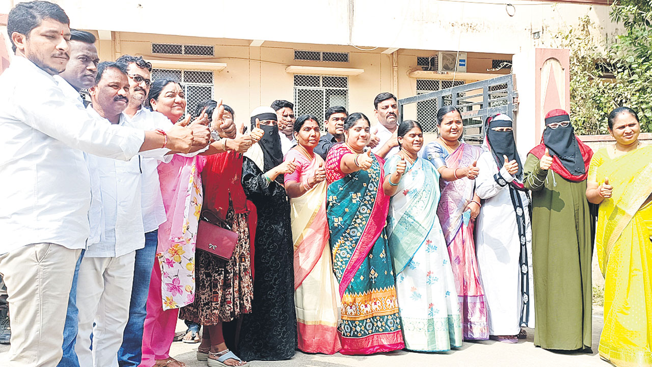 కాగజ్‌నగర్‌ బల్దియాలో నెగ్గిన అవిశ్వాసం