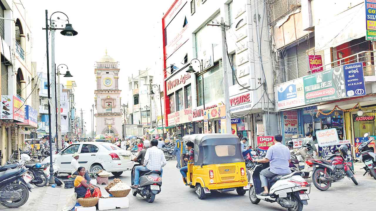 టవర్‌ పరిధిలో ట్రాఫిక్‌ తిప్పలు