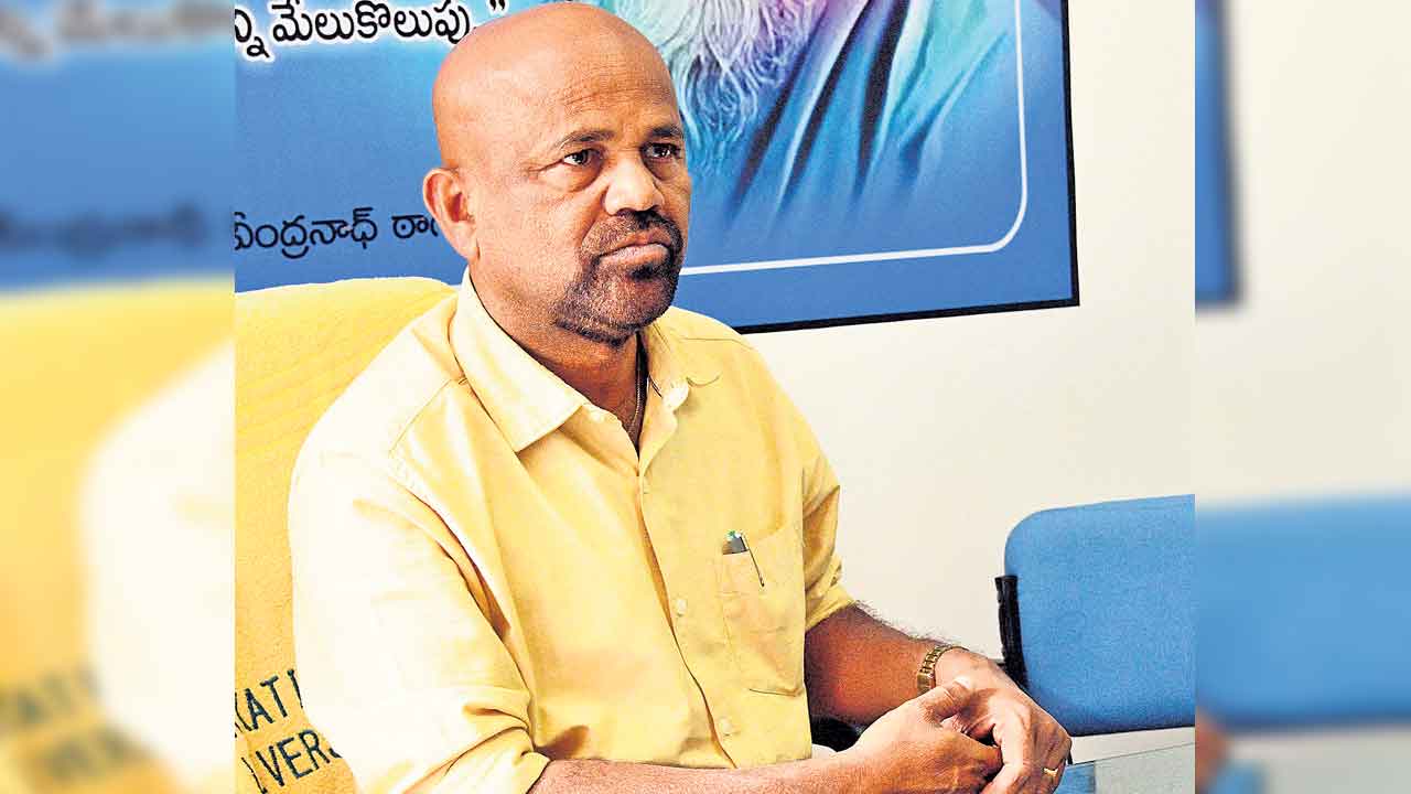 ఏసీబీకి చిక్కిన కేయూ అసిస్టెంట్ రిజిస్ట్రార్