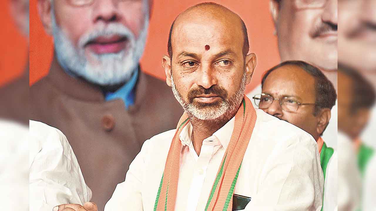 Bandi Sanjay | అప్పు ఎట్ల తీరుస్తరు.. హామీలెట్ల అమలు చేస్తరు..: బండి సంజయ్‌