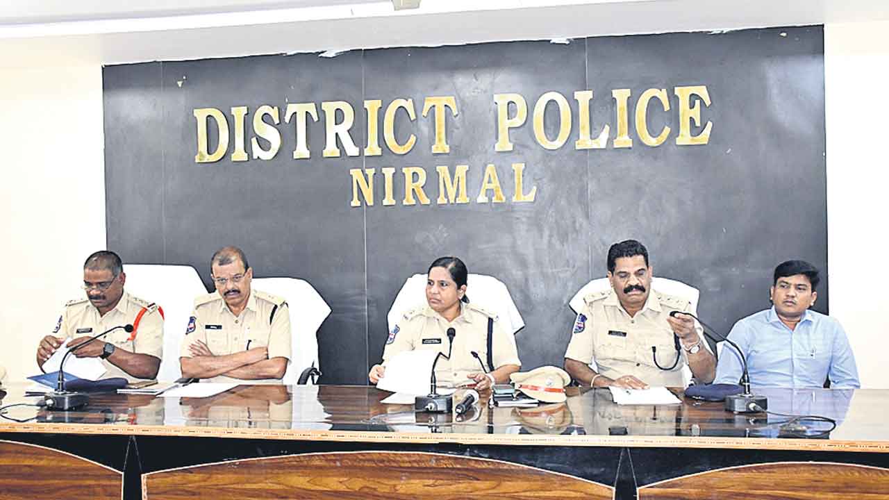 సైబర్‌ నేరాలపై అప్రమత్తంగా ఉండాలి..