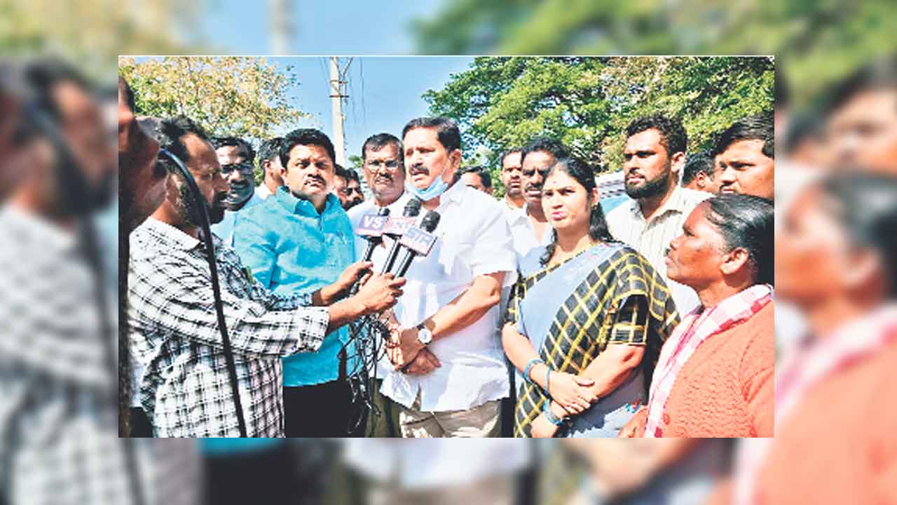 బాధిత కుటుంబాలను ఆదుకుంటాం