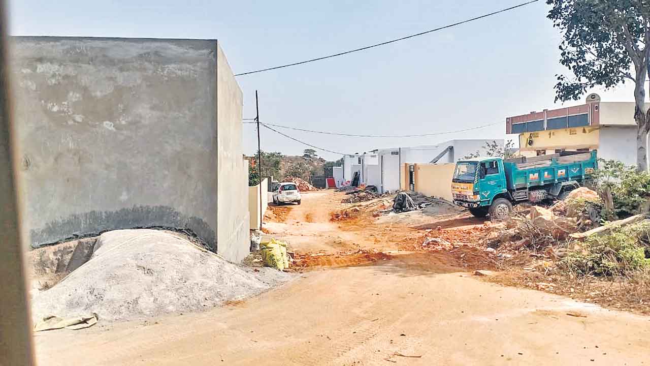 Ragareddy | 20 ఏండ్ల కిందటి జీపీ పర్మిషన్‌తో ప్రభుత్వ భూమికి ఎసరు.. వంద గజాలను 20 లక్షల చొప్పున అమ్ముతున్న అక్రమార్కులు