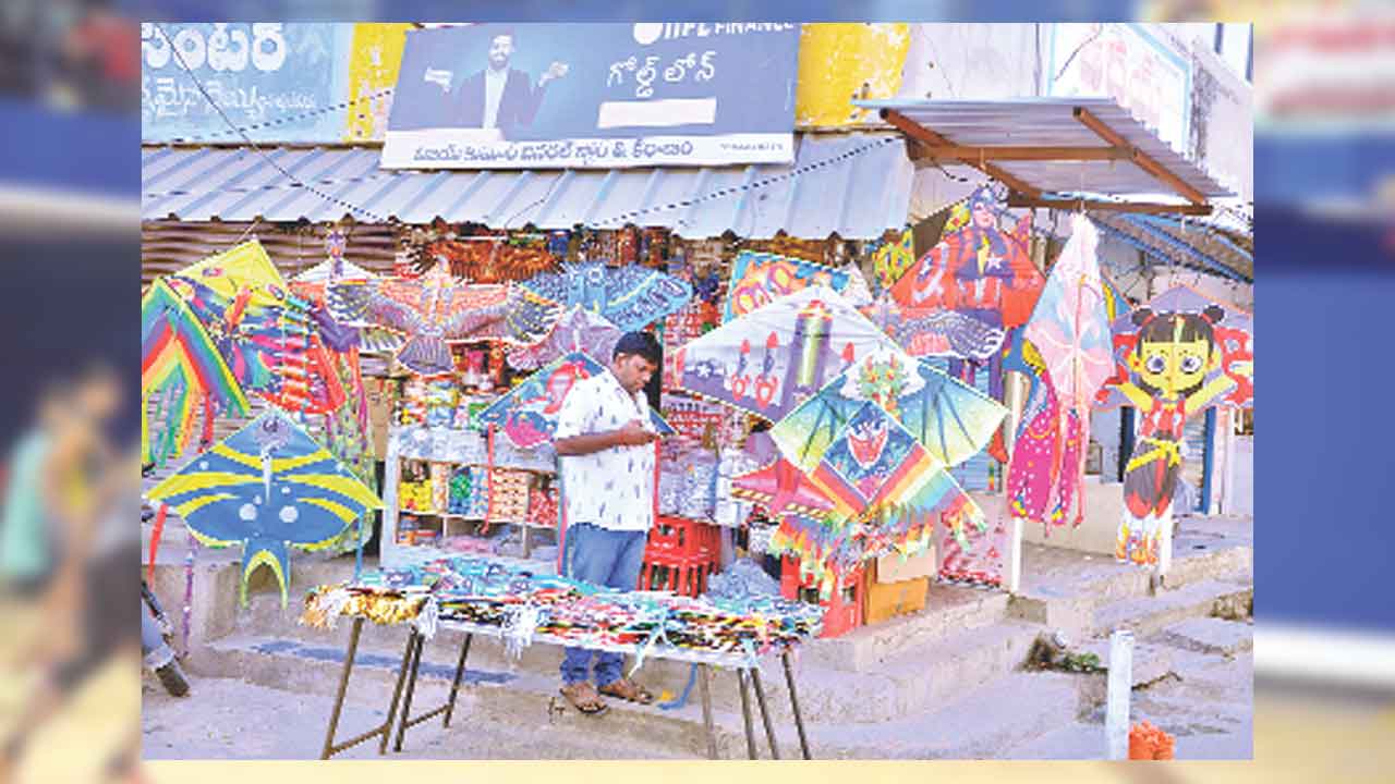 పండుగకు పతంగులు సిద్ధం