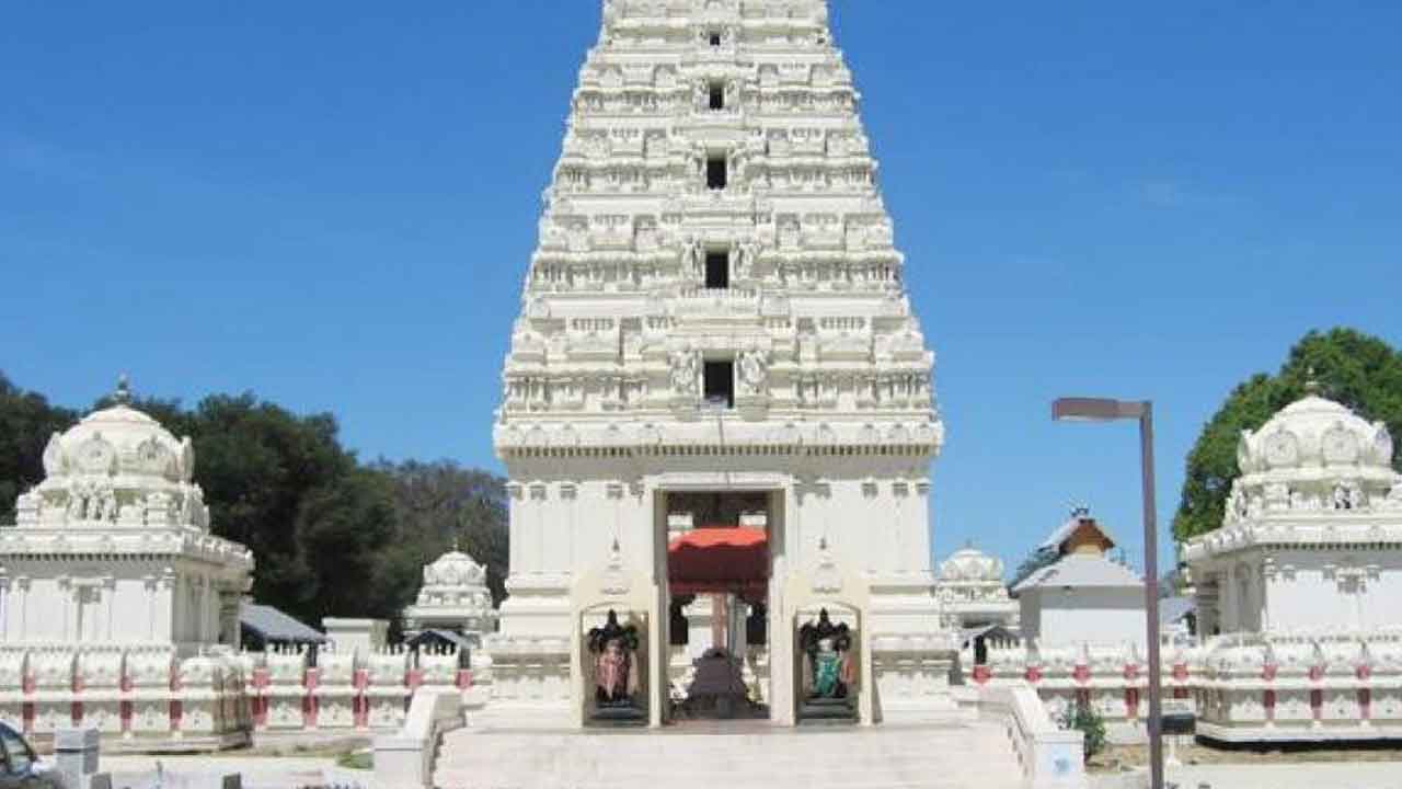 రాత్రివేళలోనూ రాజన్న దర్శనం